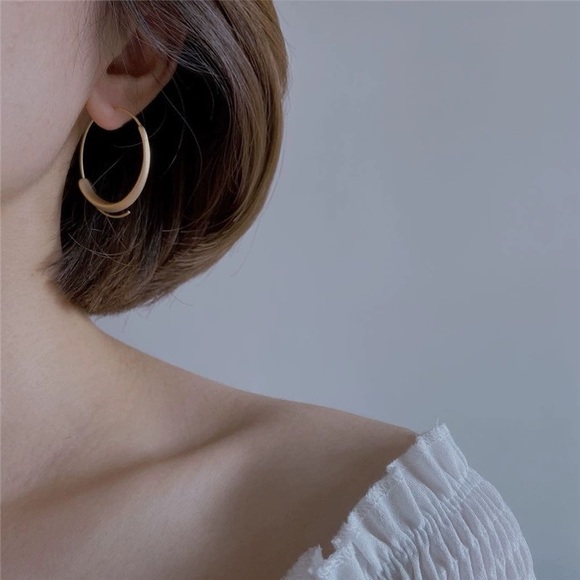 3/$20 Gold Matte Brushed Dainty Hoop Earrings - Picture 7 of 8